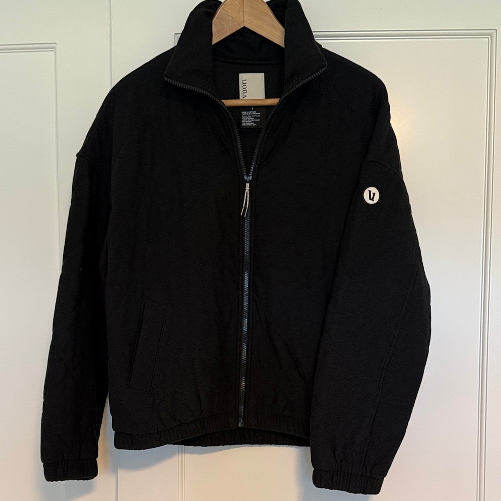 Vuori quilted black bomber jacket. Women's small. Perfect for fall! NWOT.